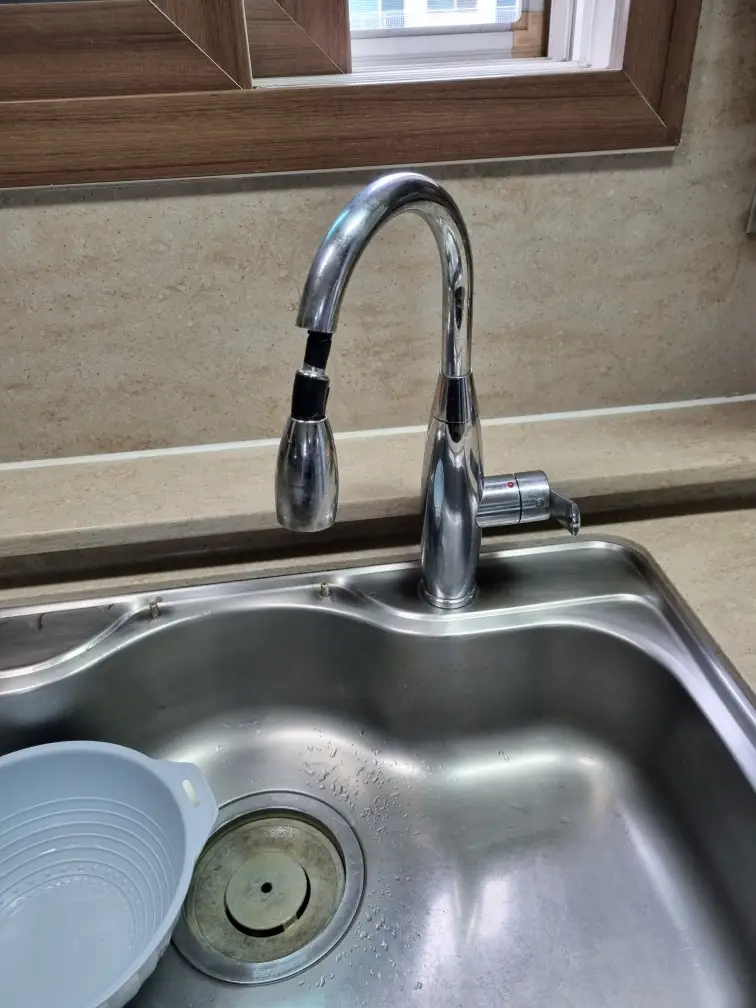 싱크대 수전 교체 완벽 가이드 - 올바른 선택과 전문 설치